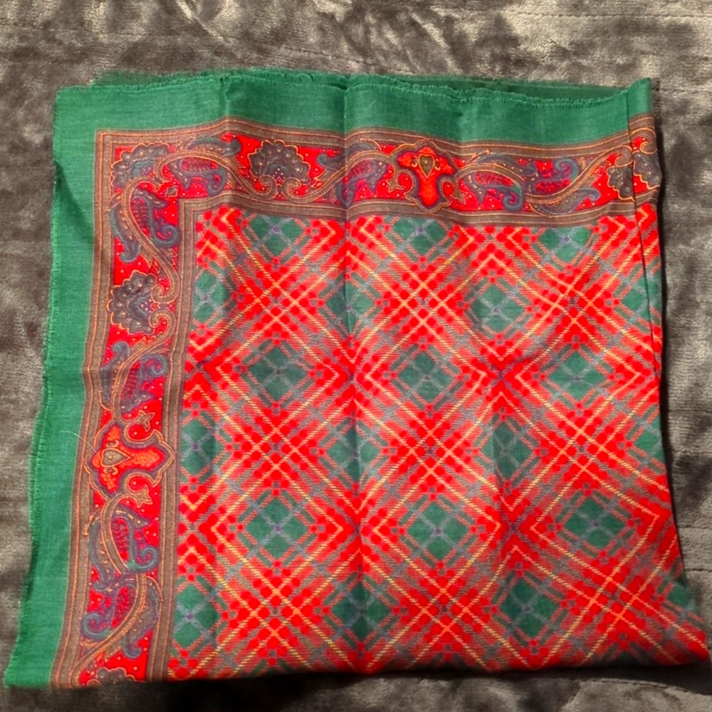 Lady's scarf. NWT